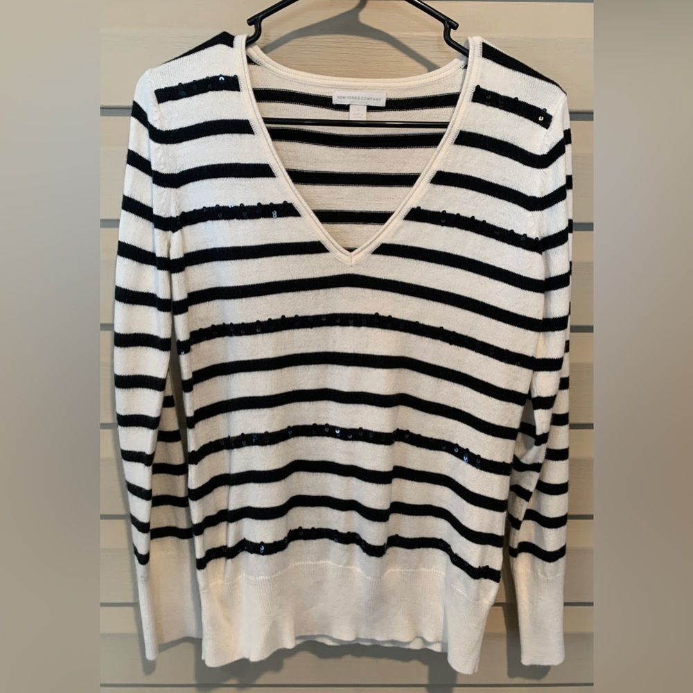 New York and Company Black and White Stripped Sequin Soft V-Neck Sweater Used - Picture 1 of 3